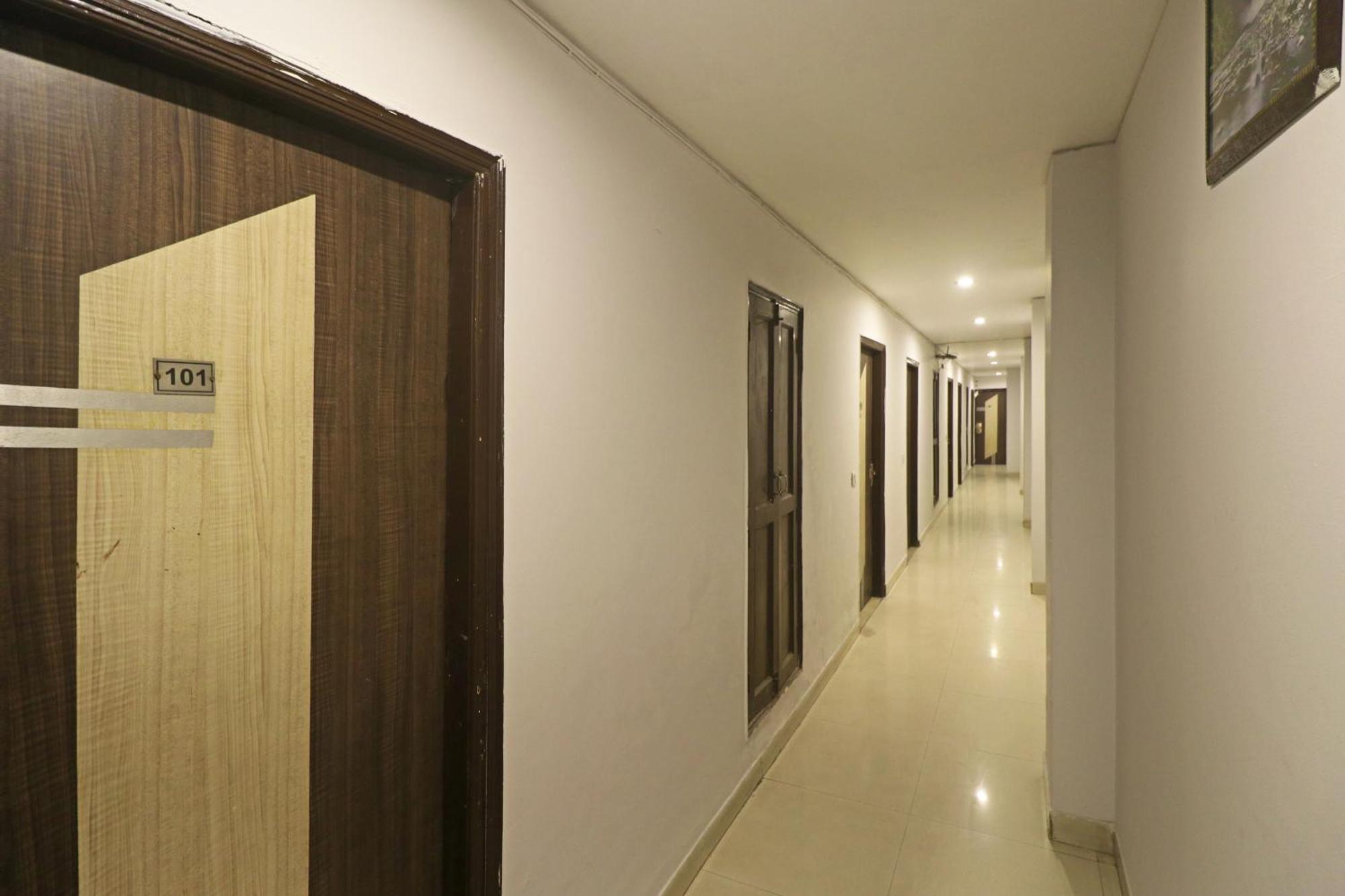 Airport Samara Inn Нью-Делі Екстер'єр фото